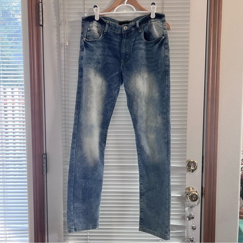 WT02 Men's Distressed Blue Jeans Size 34x32